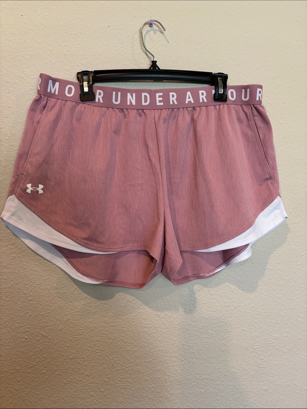 XXL Under Armour Women's Mauve Athletic Running Shorts with White Trim